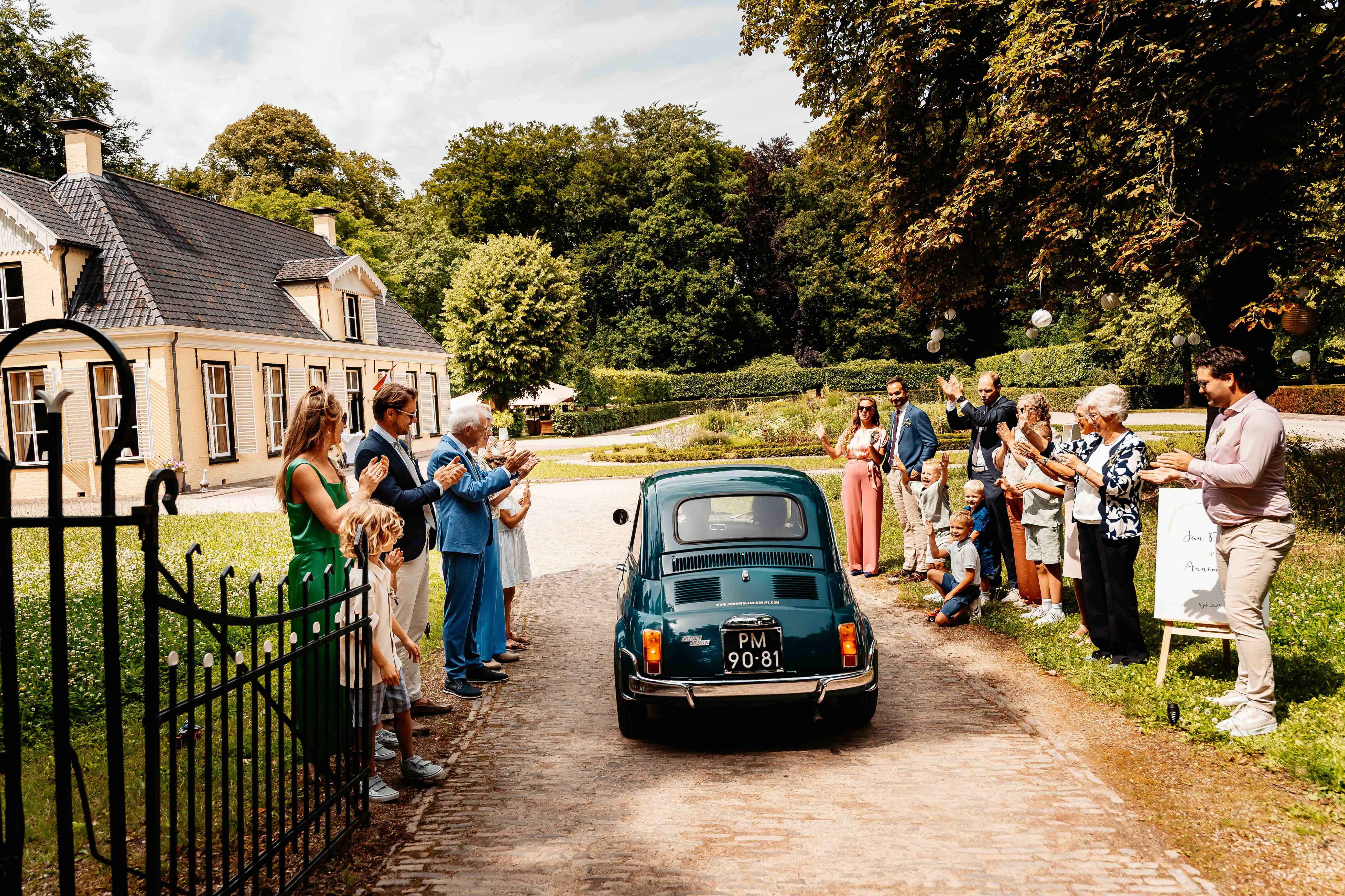 How to Choose the Perfect Wedding Car? Find the Classic Car that Suits 